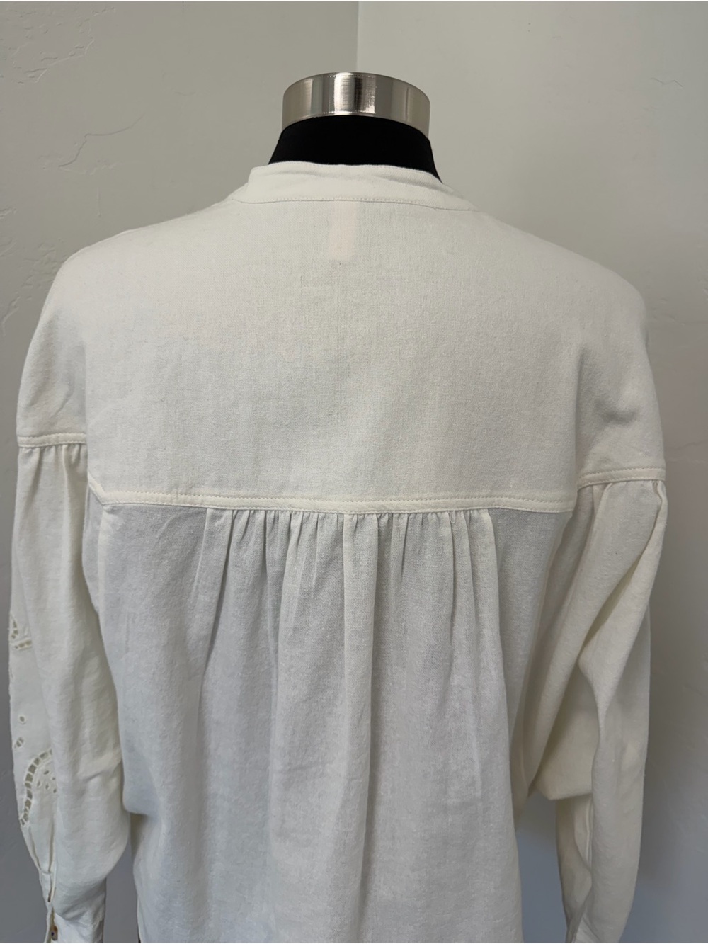 Anthropologie Pilcro Structured Eyelet Blouse Cream Button-Front Shirt Size S - Picture 15 of 17
